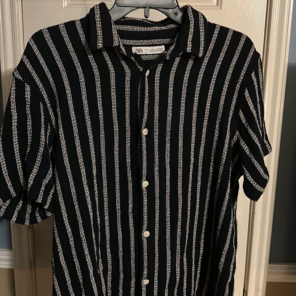 Zara button down shirt (Large)